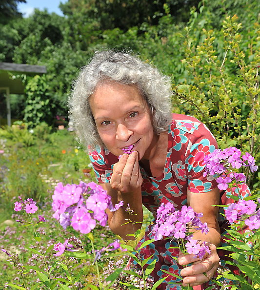 Katja Gurkasch im Essbaren Garten Kladow